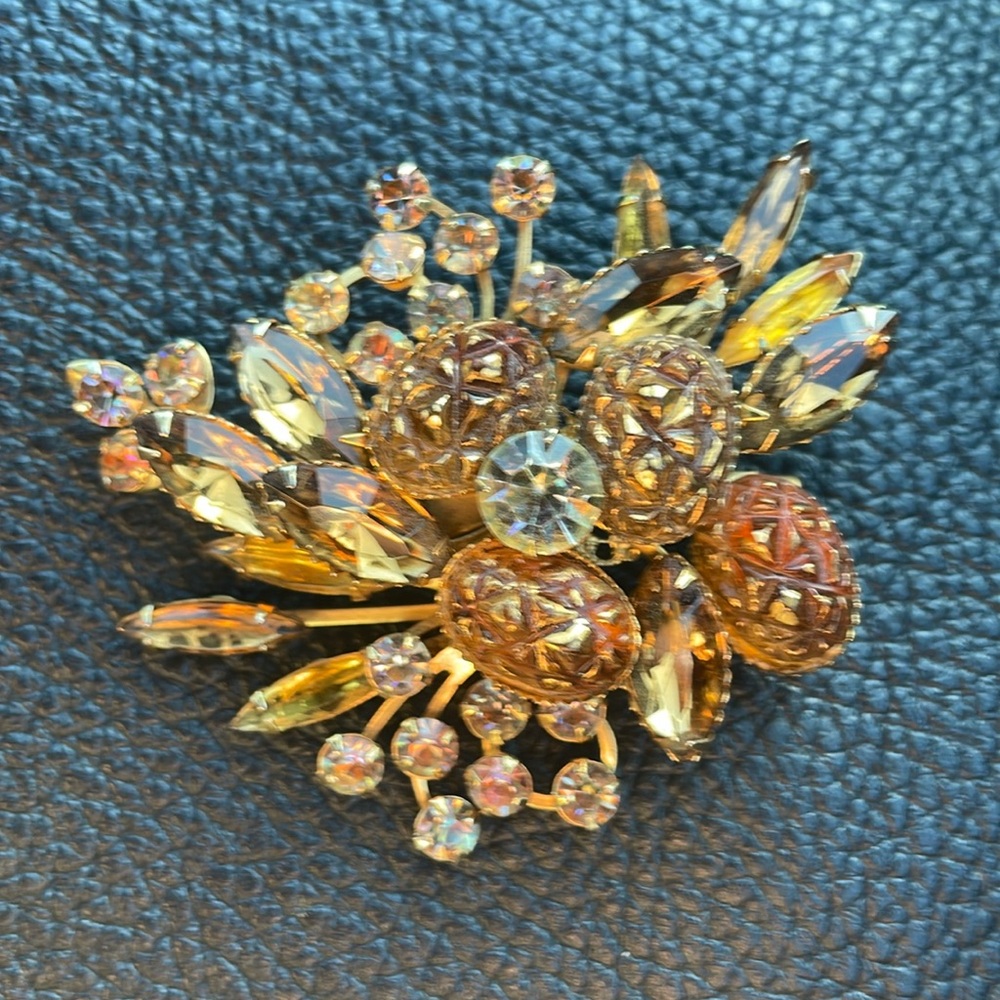 Judy Lee vintage Aurora borealis stones brooch